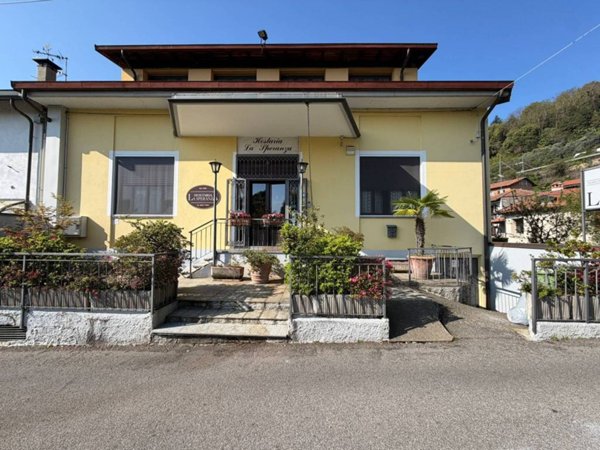 casa indipendente in vendita a Lesa