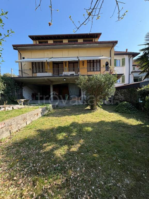 casa indipendente in vendita a Lesa