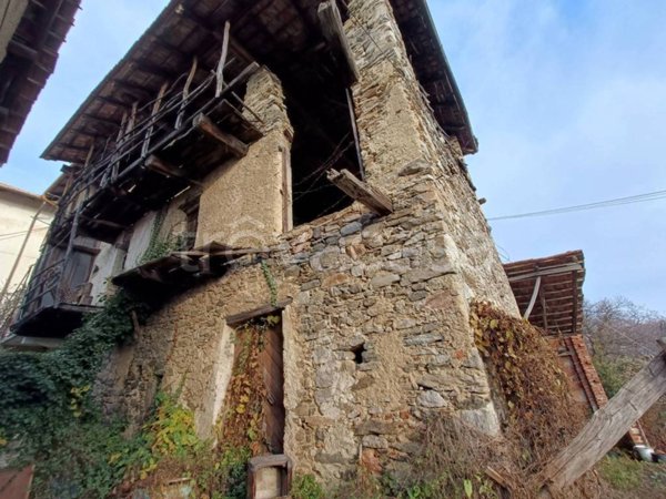casa indipendente in vendita a Lesa in zona Calogna