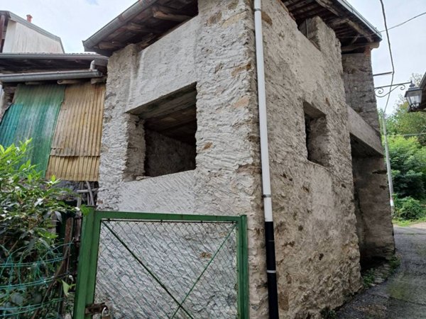 casa indipendente in vendita a Lesa in zona Calogna