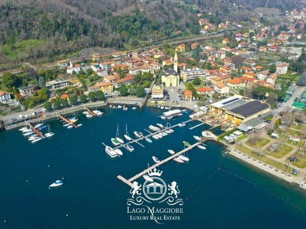 intera palazzina in vendita a Lesa in zona Solcio