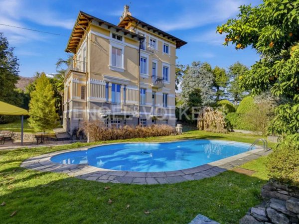 casa indipendente in vendita a Lesa in zona Solcio