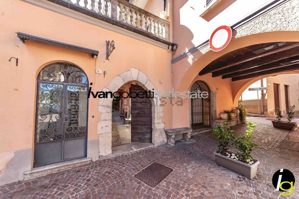 casa indipendente in vendita a Lesa in zona Solcio