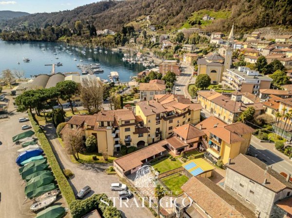 appartamento in vendita a Lesa in zona Solcio