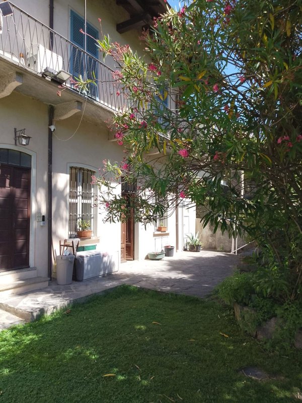 appartamento in vendita a Lesa in zona Solcio