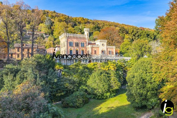casa indipendente in vendita a Lesa in zona Solcio