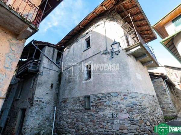 casale in vendita a Lesa in zona Calogna