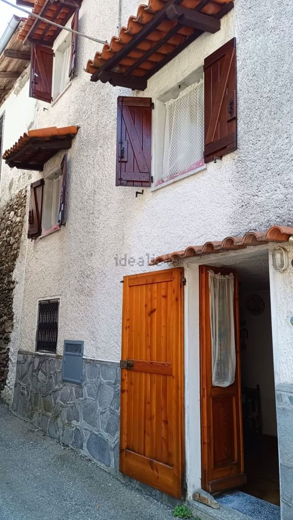 casa indipendente in vendita a Lesa in zona Calogna