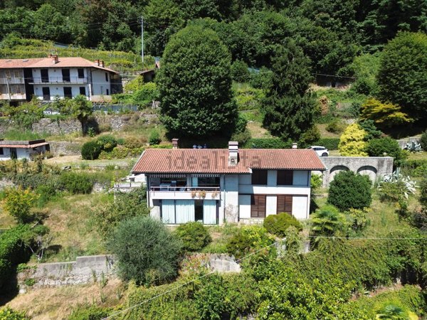 casa indipendente in vendita a Lesa in zona Comnago