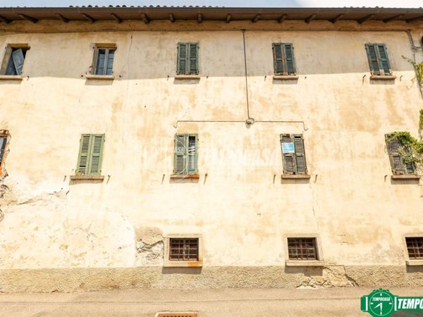 casa indipendente in vendita a Lesa in zona Comnago