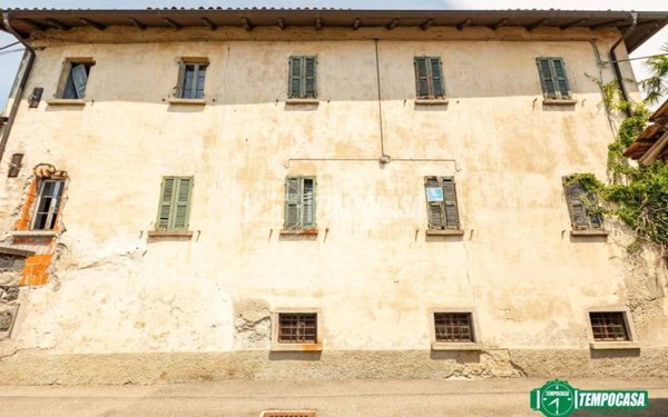 casa indipendente in vendita a Lesa in zona Comnago