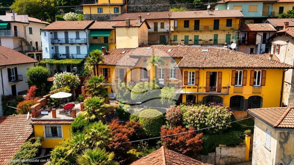 casa indipendente in vendita a Lesa in zona Solcio