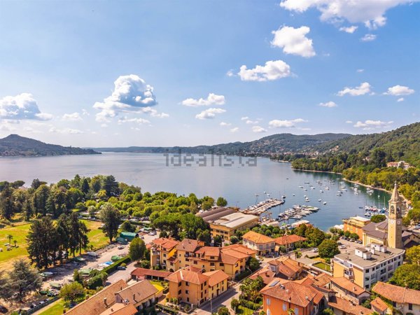 appartamento in vendita a Lesa in zona Solcio