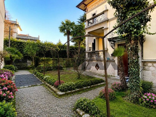 casa indipendente in vendita a Lesa