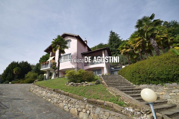 casa indipendente in vendita a Lesa in zona Solcio