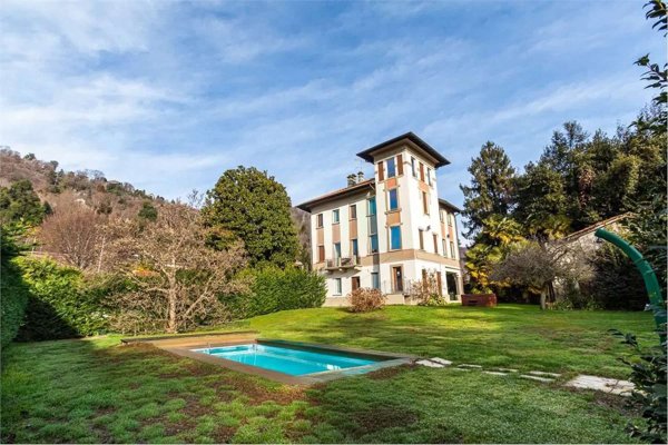 casa indipendente in vendita a Lesa in zona Solcio