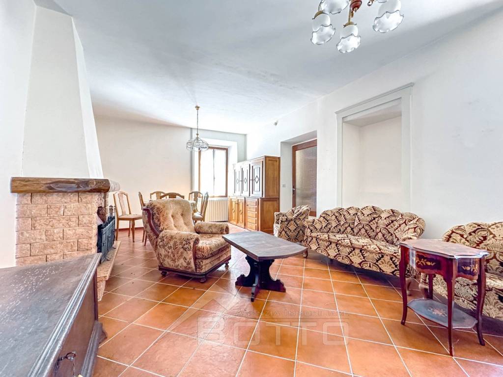casa indipendente in vendita a Maggiora