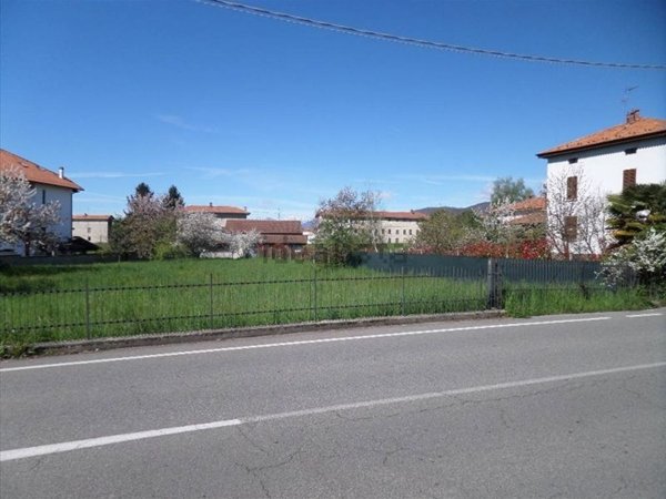 villa in vendita a Maggiora