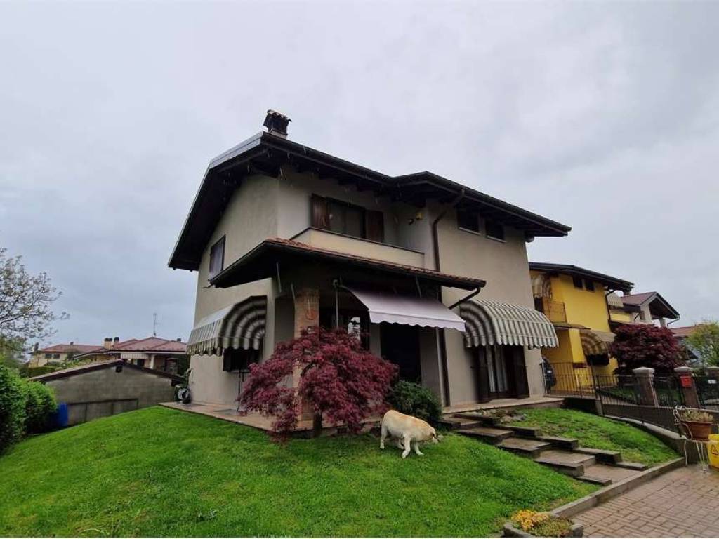casa indipendente in vendita a Maggiora