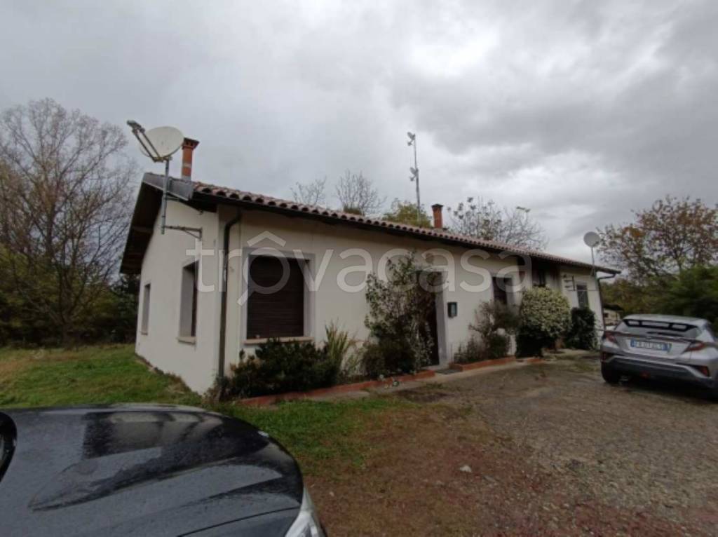 locale commerciale in vendita a Maggiora