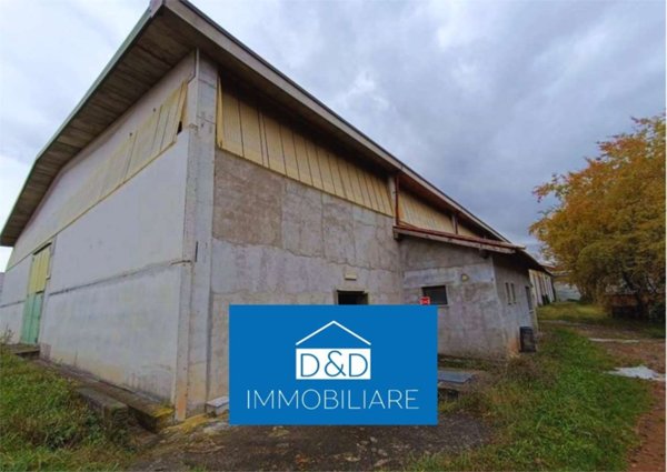 locale commerciale in vendita a Maggiora