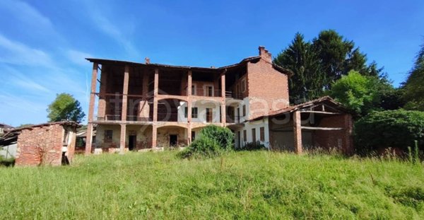 casa indipendente in vendita a Maggiora