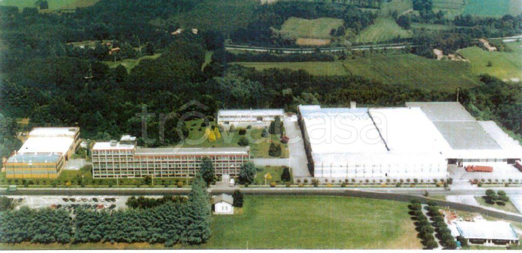 locale commerciale in vendita a Marano Ticino