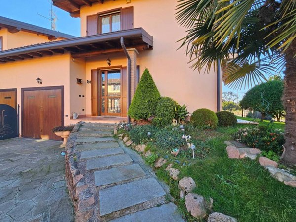 casa indipendente in vendita a Marano Ticino