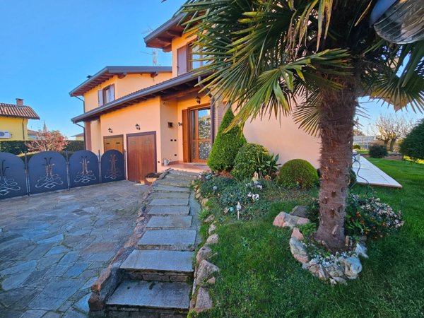 casa indipendente in vendita a Marano Ticino