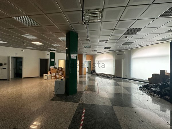 locale commerciale in vendita a Marano Ticino