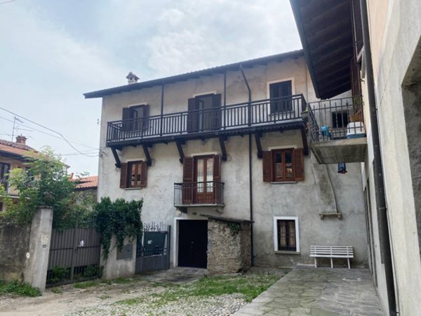 casa indipendente in vendita a Massino Visconti