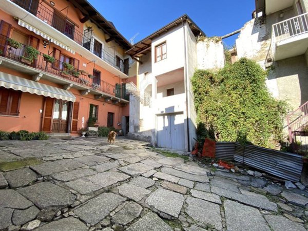 casa indipendente in vendita a Massino Visconti