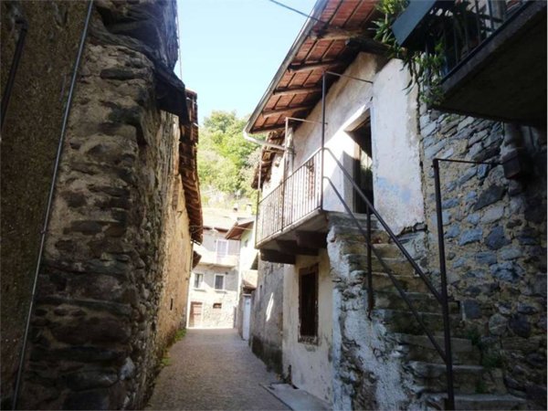 casa indipendente in vendita a Massino Visconti