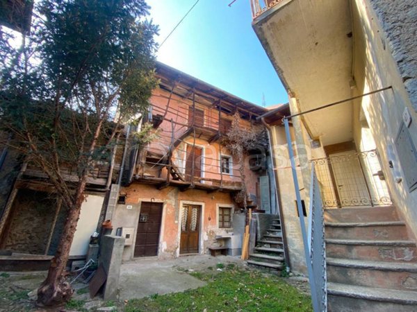 casa indipendente in vendita a Massino Visconti