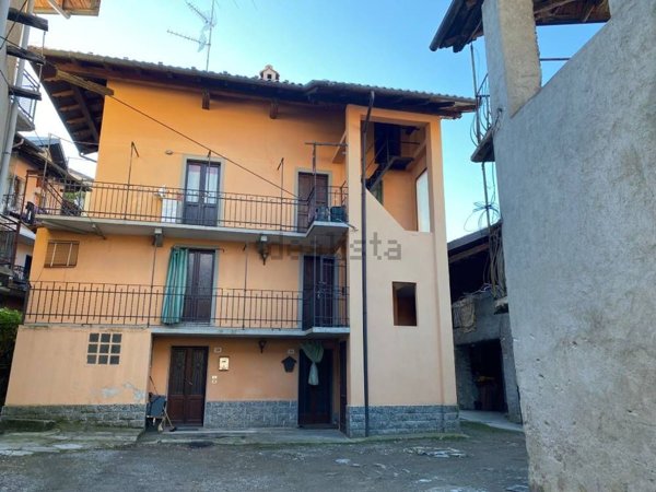 casa indipendente in vendita a Massino Visconti