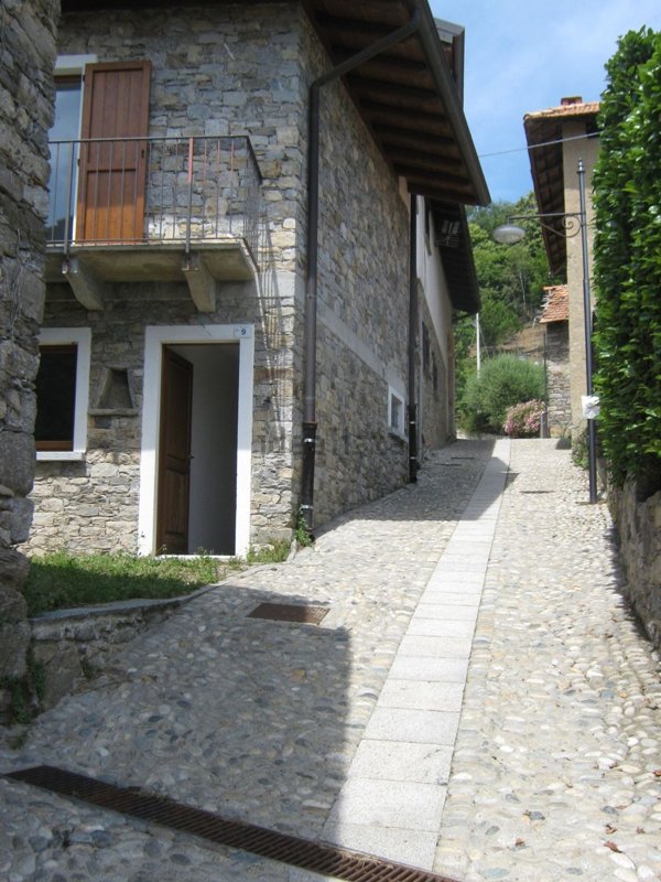 appartamento in vendita a Massino Visconti in zona Monte