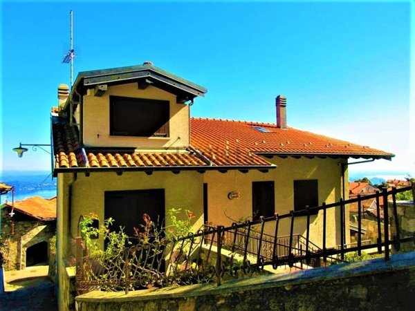 appartamento in vendita a Massino Visconti in zona Monte
