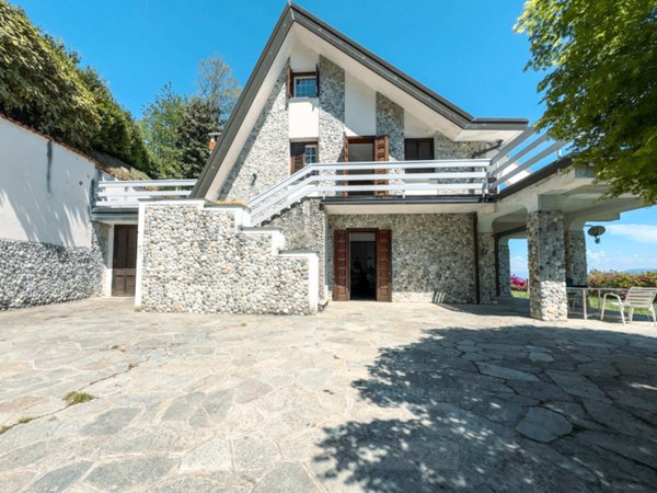 casa indipendente in vendita a Massino Visconti in zona San Salvatore