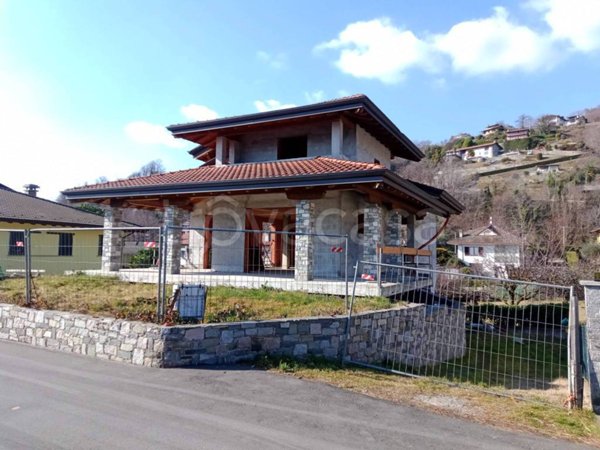 casa indipendente in vendita a Massino Visconti