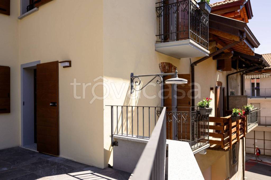 casa indipendente in vendita a Massino Visconti