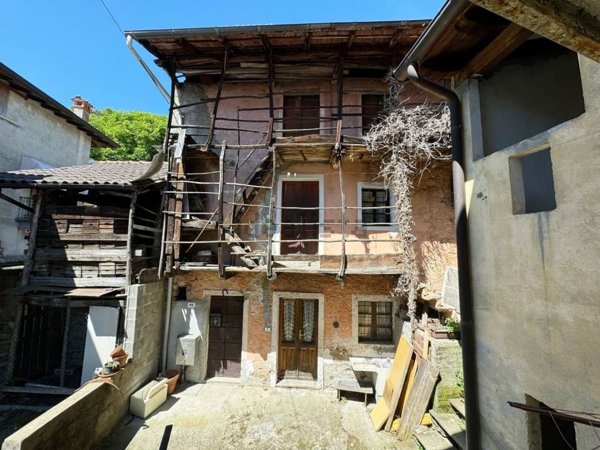 casa indipendente in vendita a Massino Visconti