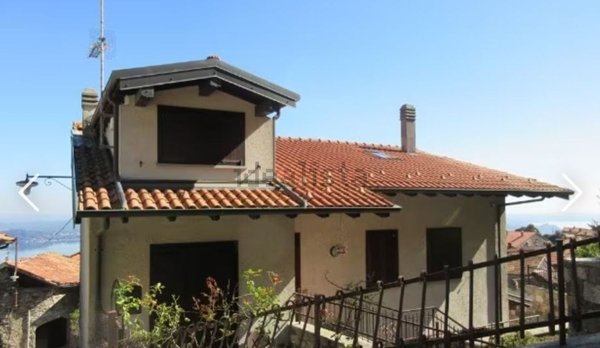 casa indipendente in vendita a Massino Visconti in zona Monte