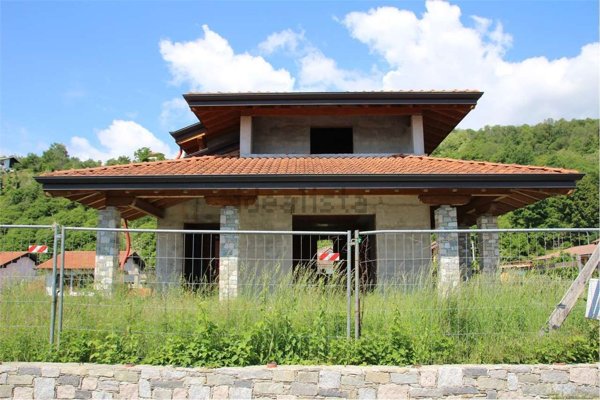 casa indipendente in vendita a Massino Visconti