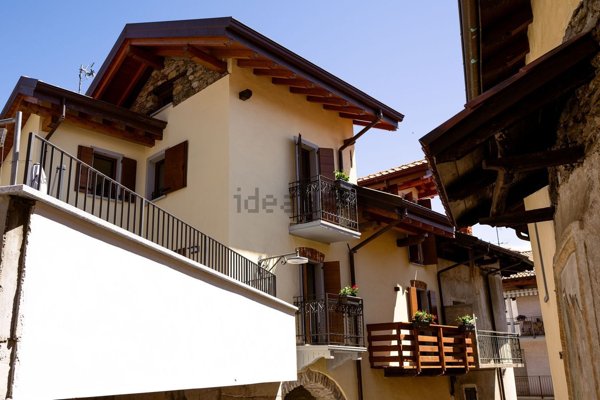 casa indipendente in vendita a Massino Visconti