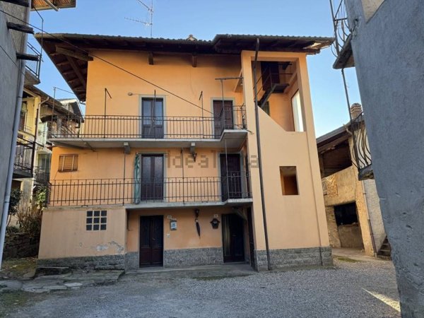 casa indipendente in vendita a Massino Visconti