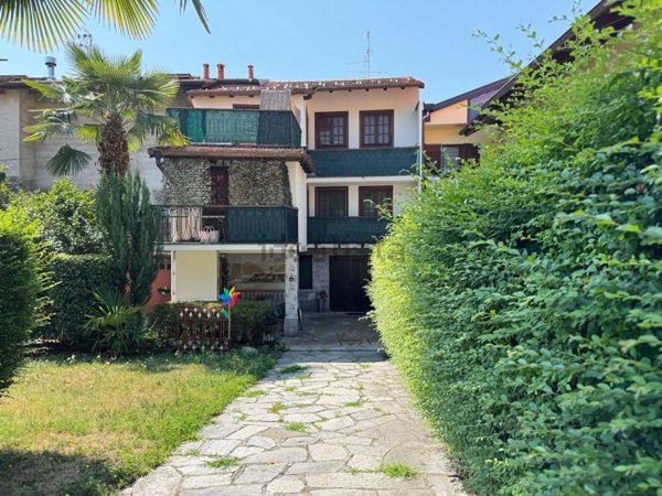 casa indipendente in vendita a Massino Visconti