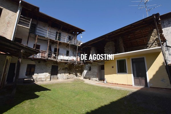 casa indipendente in vendita a Massino Visconti