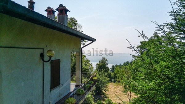 casa indipendente in vendita a Massino Visconti in zona Monte
