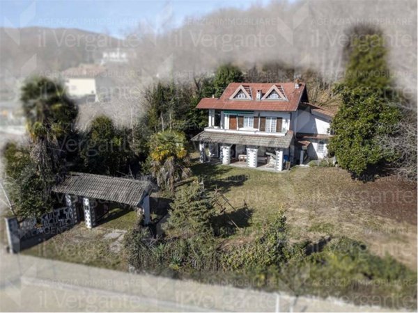 casa indipendente in vendita a Massino Visconti in zona Monte