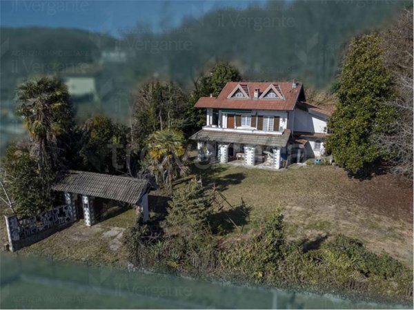 casa indipendente in vendita a Massino Visconti in zona Monte